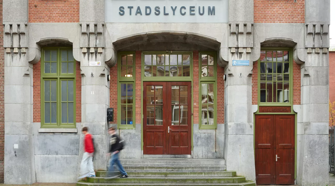 Stadslyceum-gebouw vanaf de voorkant.
